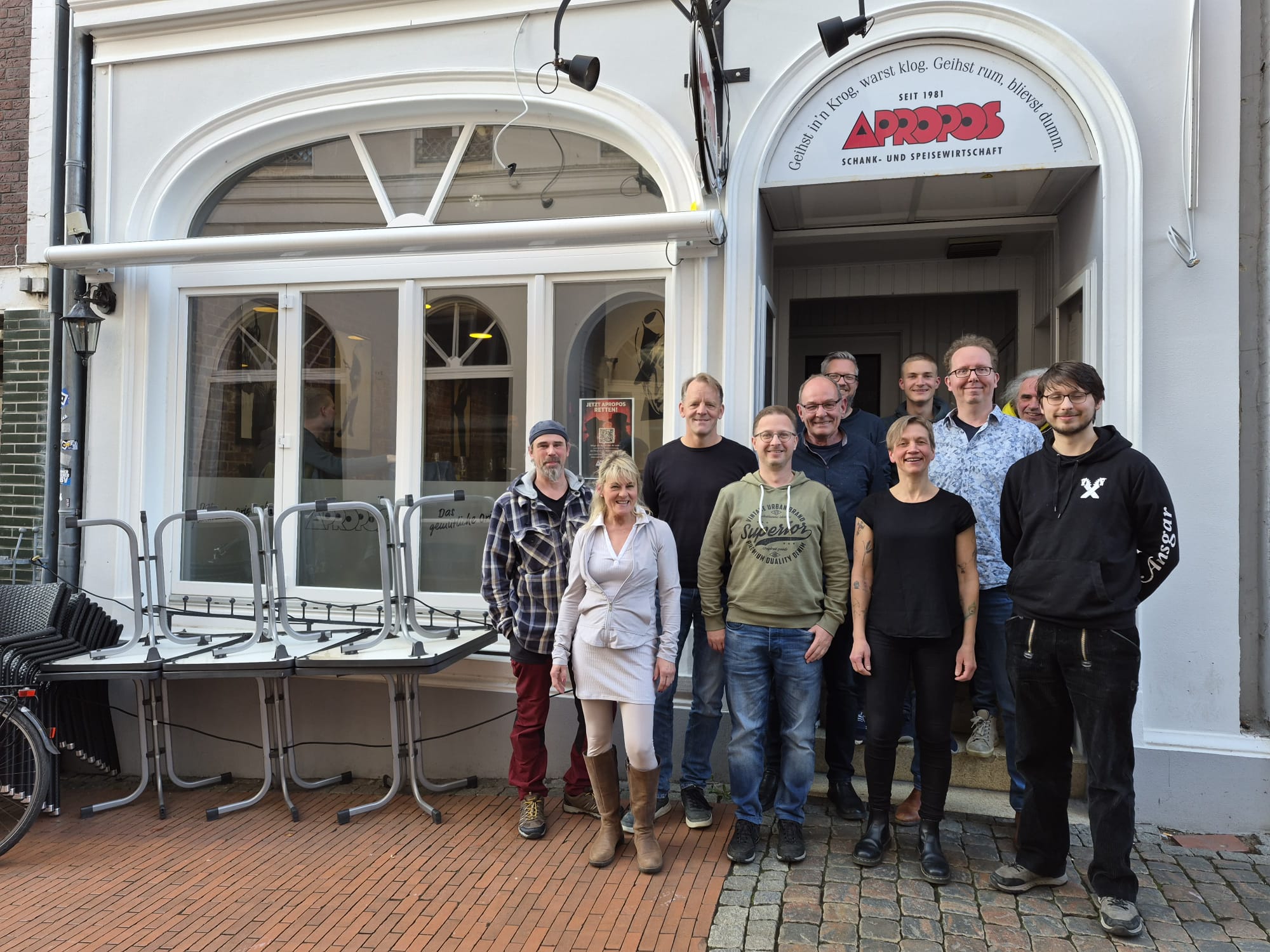 Team vor dem Apropos