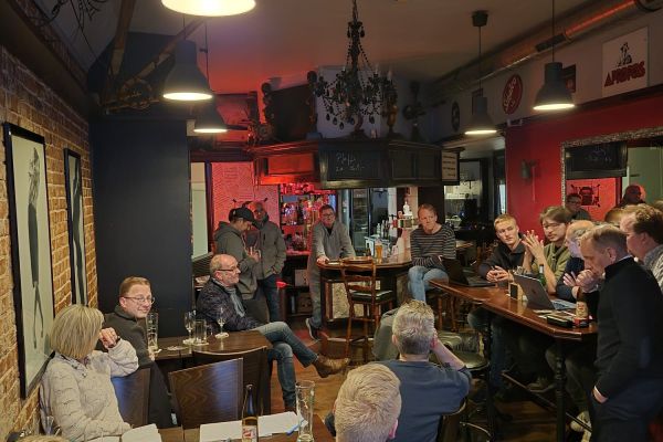 Gründung Besprechung große Runde